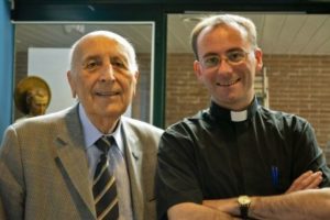 Emanuele Ferrario en priester Karlo Tyberghien