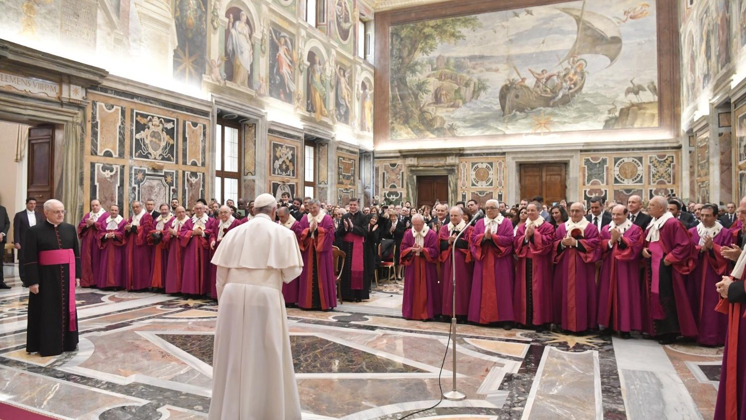 Paus Franciscus geeft toespraak aan de Rota Romana
