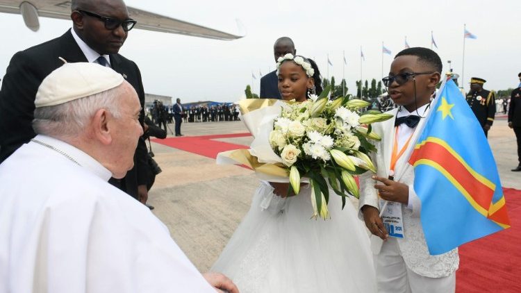 Paus Franciscus arriveert in Congo