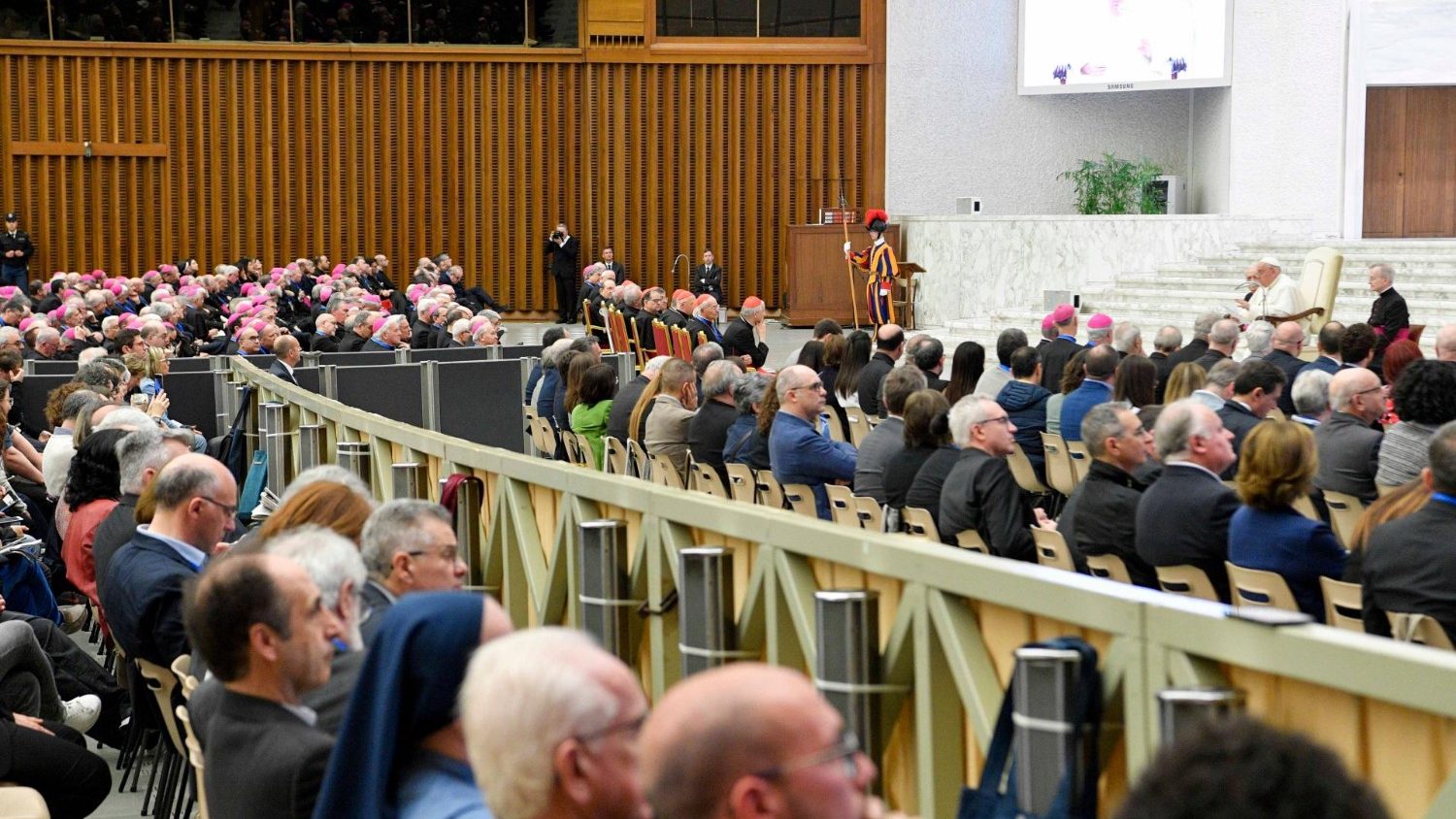 Paus Franciscus spreekt tot bisschoppelijke referenten Italiaanse Synodale Weg