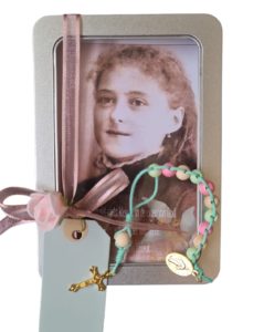 Geschenkverpakking offerkoordje Thérèse van Lisieux