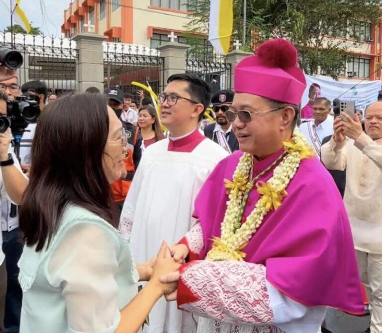 mgr Roberto Mallari