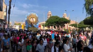 Processie ter ere van El Niño del Milagro EucarÃstico Processie ter ere van El Niño del Milagro EucarÃstico