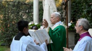 260901 Paus Leo XIV celebreert Eucharistie in Castel Gandolfo voor de Wereldgebesdag voor de zorg voor de schepping 260901 Paus Leo XIV celebreert Eucharistie in Castel Gandolfo voor de Wereldgebesdag voor de zorg voor de schepping