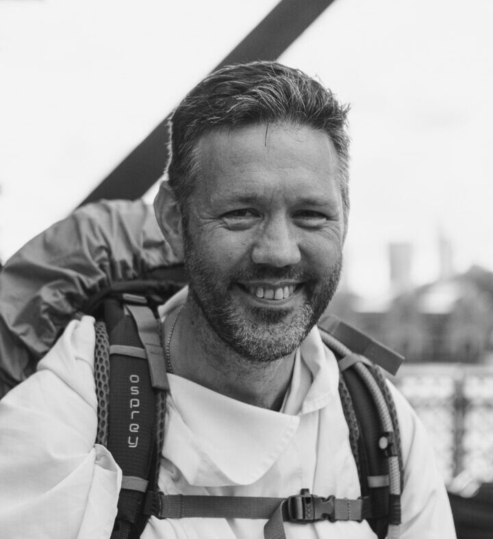 De wereld van Radio Maria. ‘De jongeren stellen zich grote vragen, terwijl ze zien dat oude zekerheden verdwijnen. En dan zien ze dat de Kerk echte wijsheid heeft, een bron van hoop: het leven in Christus.’